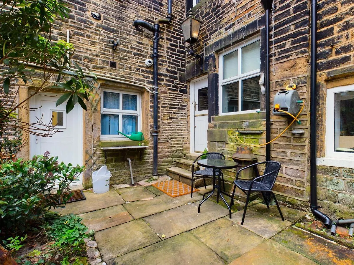 1 King Street Accommodation Delph