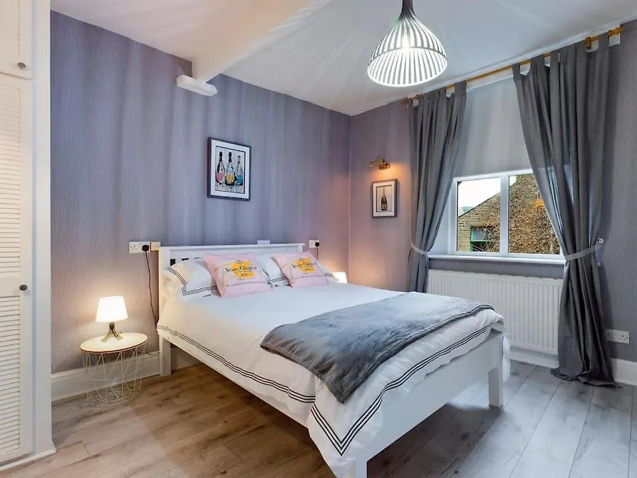 1 King Street Accommodation Delph