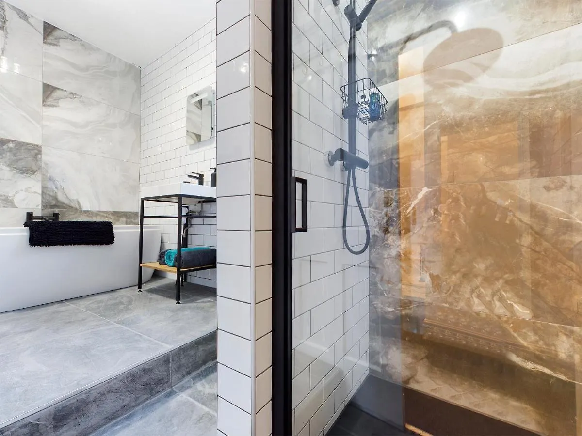 1 King Street Accommodation Delph 영국